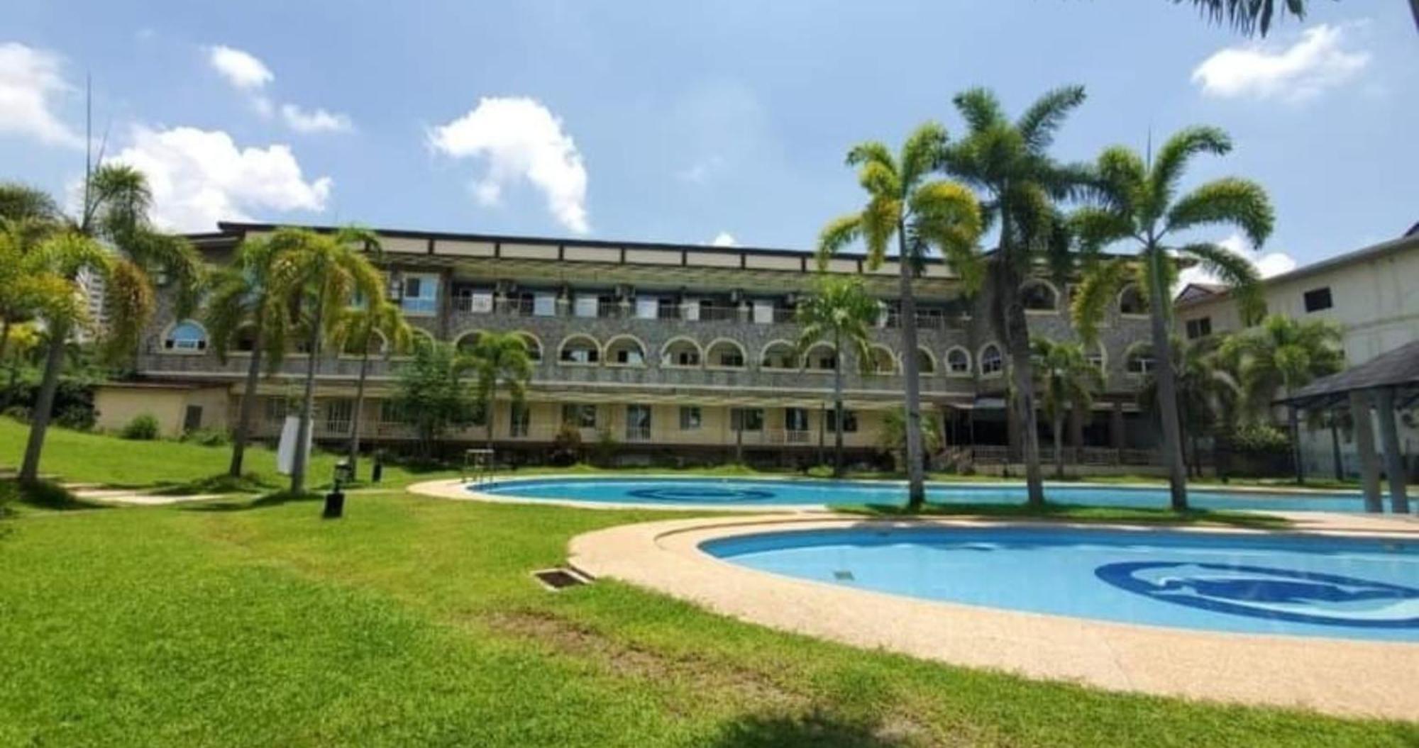 Aston Stay And Villas Mabalacat Esterno foto